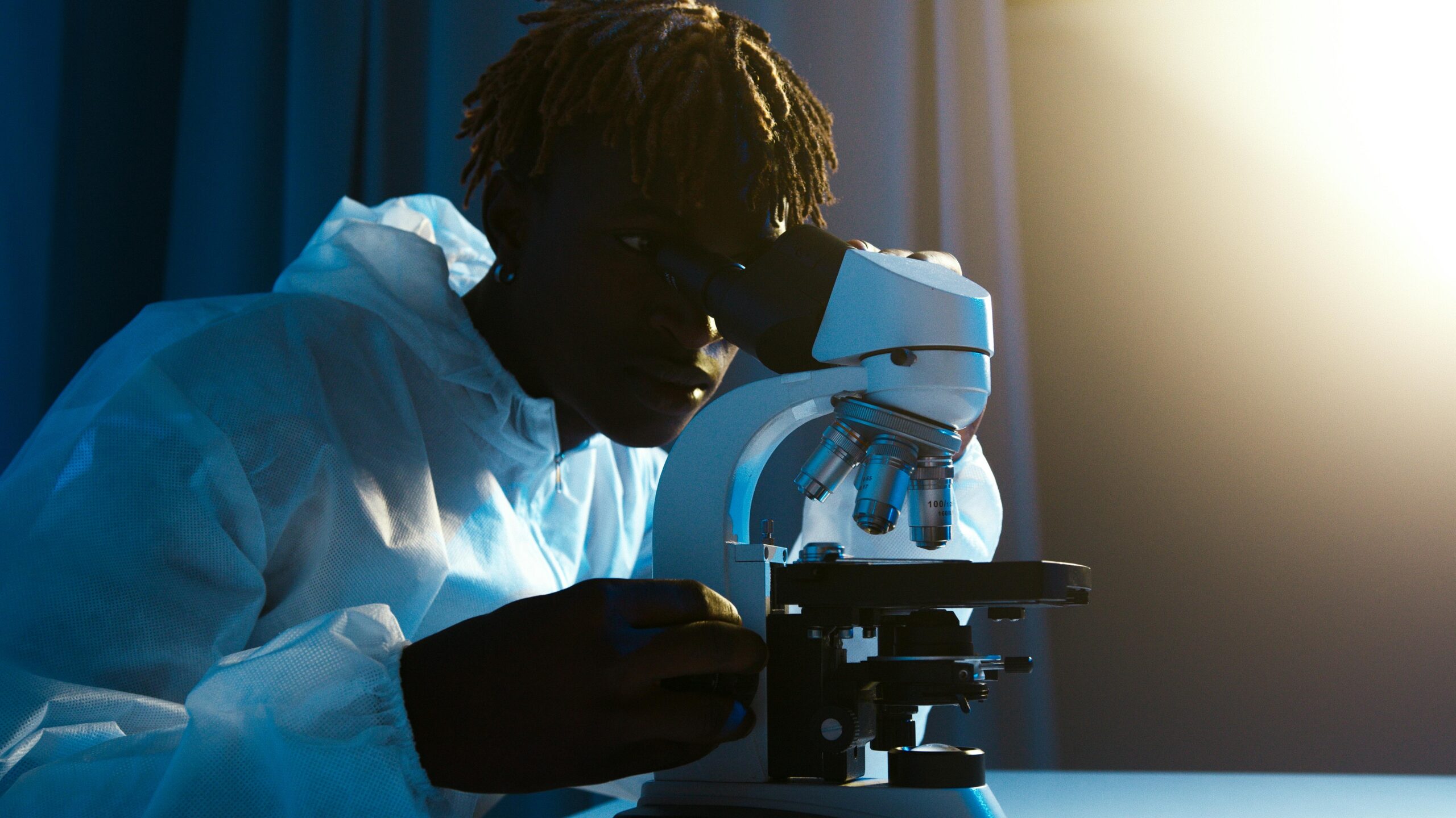 Cientista ruandês lidera equipe do MIT